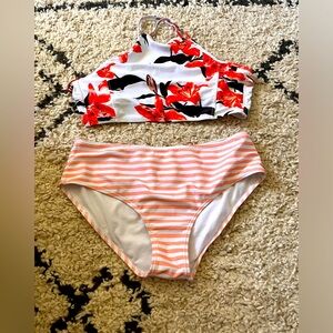 Bathing suit in mixed style with floral and stripes